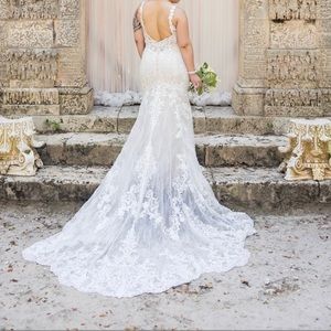 Wedding dress
Lace Sequin dress size 14 
Breast:  36
Waist: 31
Hips:43 1/2